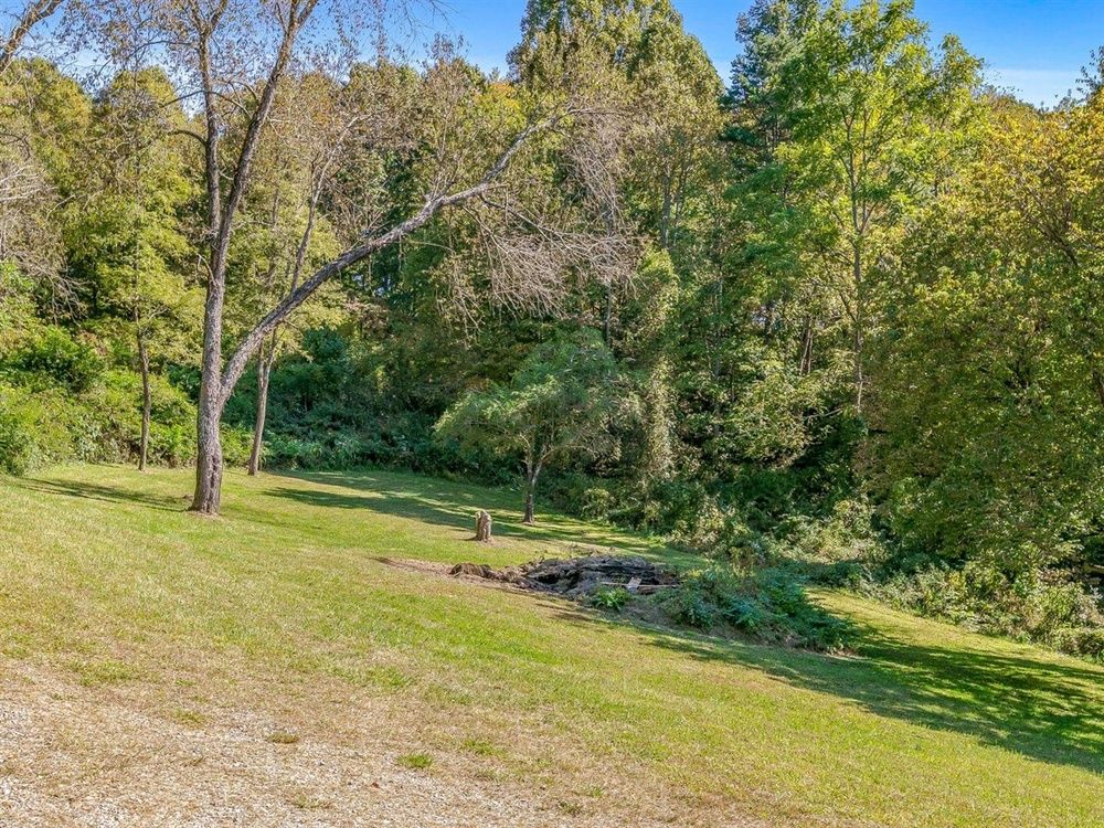 237 Ratcliff Cove Rd., Waynesville, NC 28786